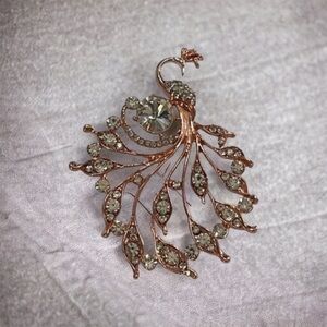 🫶🏻 Rose Gold Plated Peacock & Rhinestone Pin